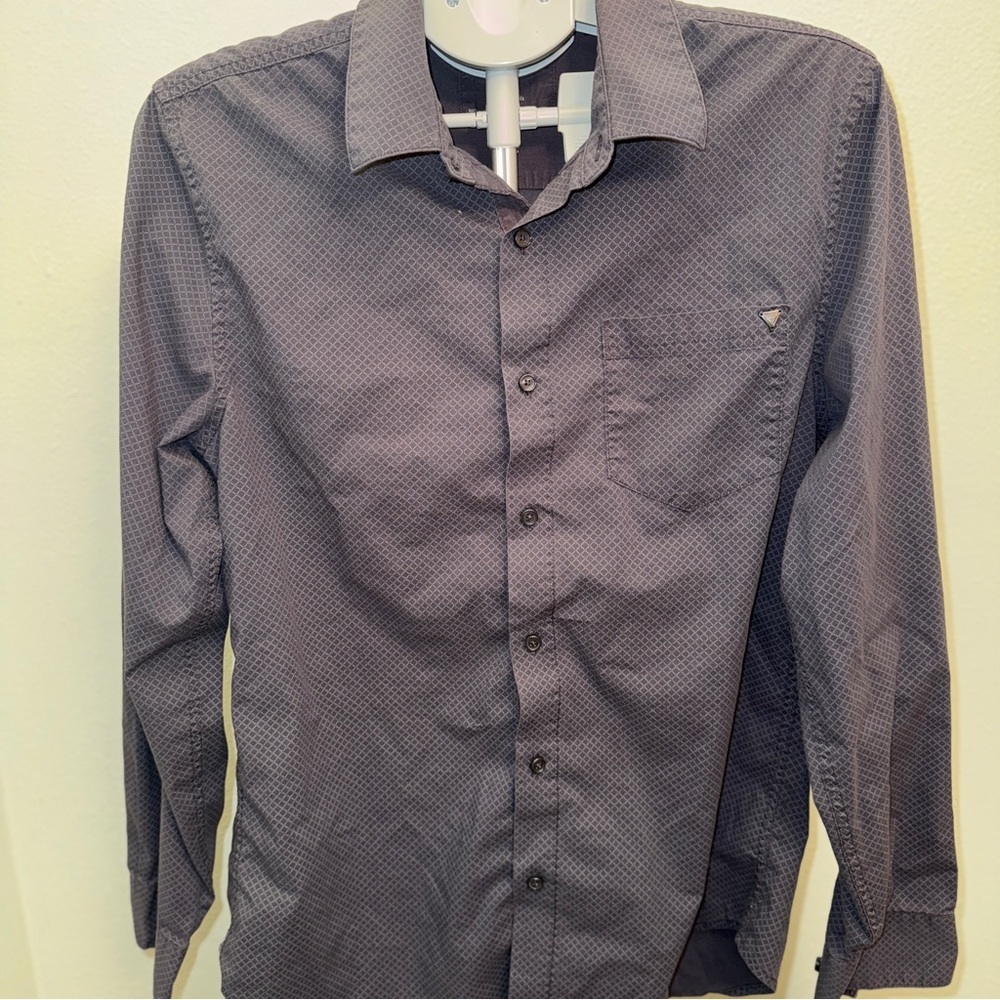 Guess Men’s Button Up, Grey W/ White Diamond Print, Sz M business or casual​